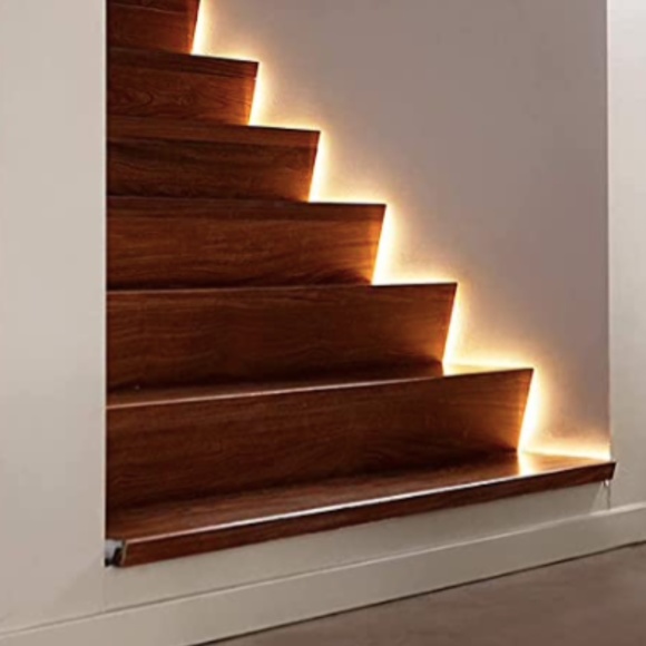 Philips Hue Smart Light  lightstrip w/regular and multicolored lights - Picture 11 of 12